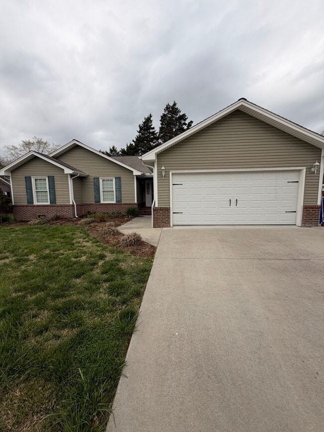 Photo - 3BR Home | Granite Kitchen | Fireplace | Deck | Fenced Yard