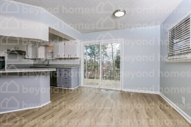 Photo - Beautifully renovated home with 3 bedroom ...