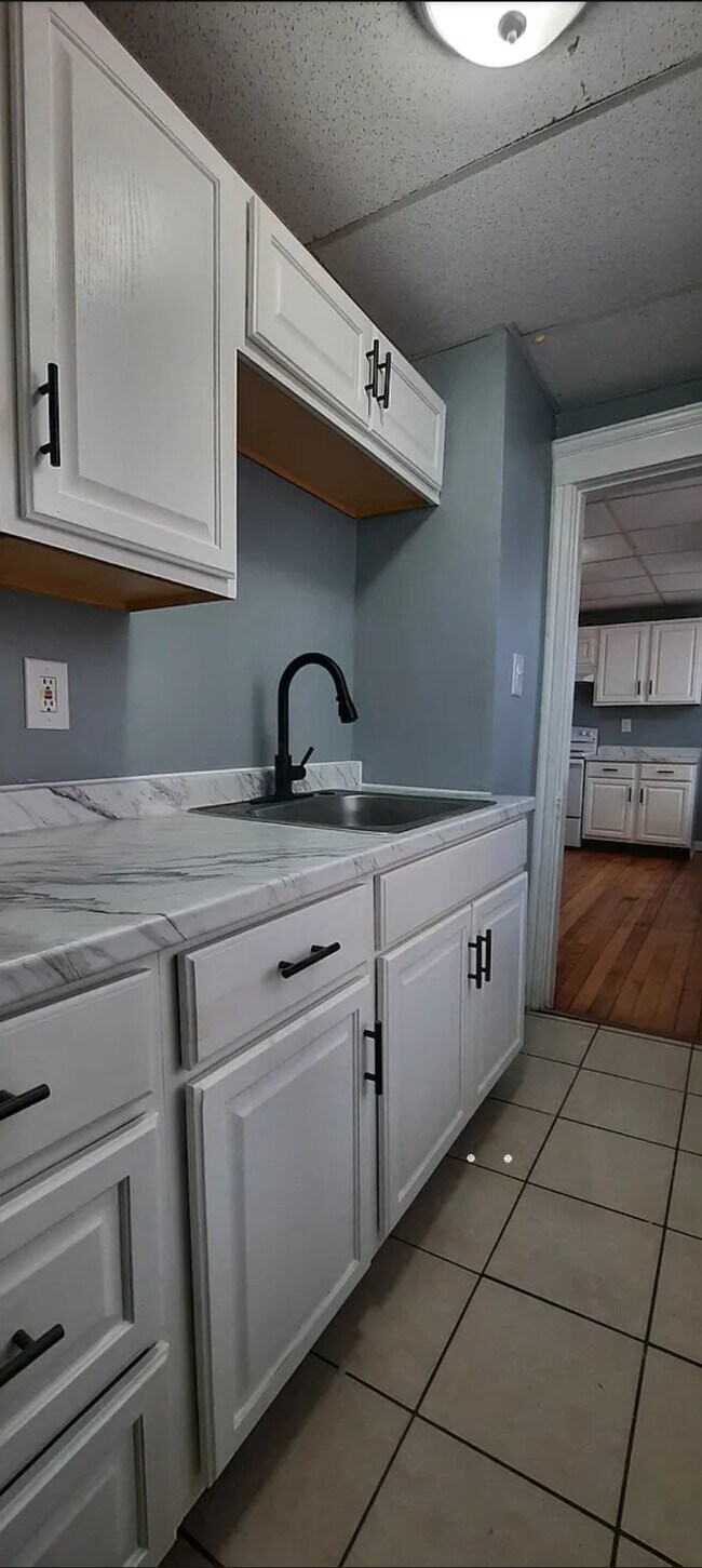 Photo - 47 Everard St Unidad Daylight basement apartment