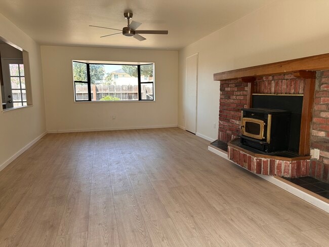 Photo - 984 McKenzie Ave