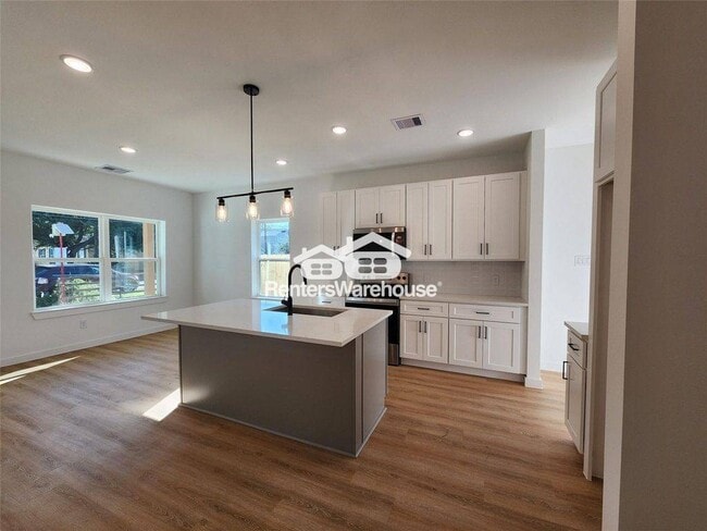 Photo - 7817 Beckley St