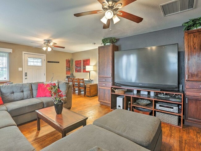 Photo - 1300 Perry St