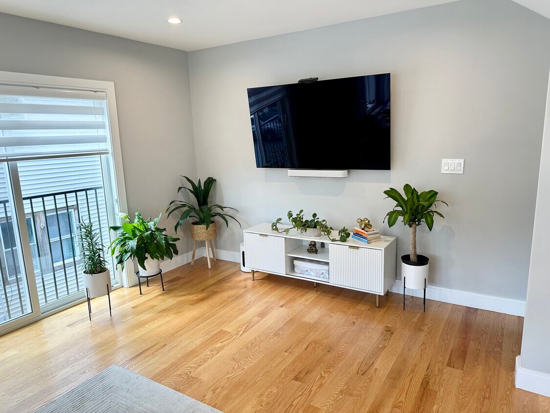 Photo - 86 Blossom St (Chelsea, MA)