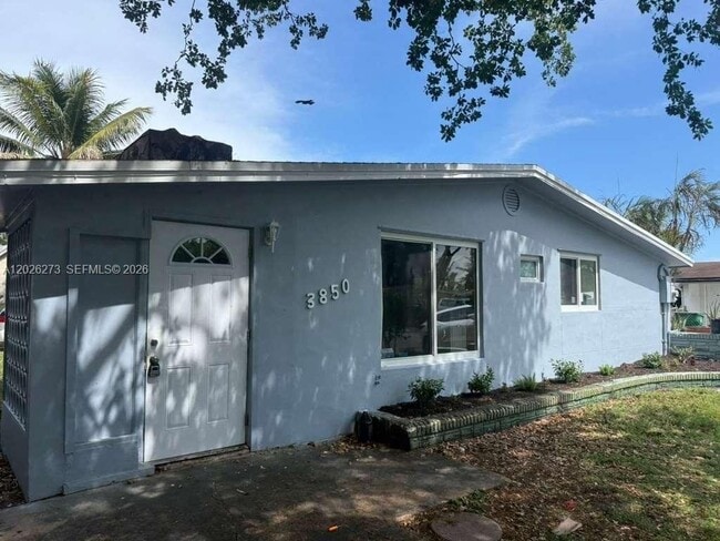 Building Photo - 3850 SW 59th Terrace