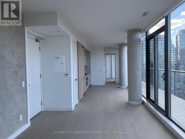 Photo - 81 Wellesley St E Unité 2505