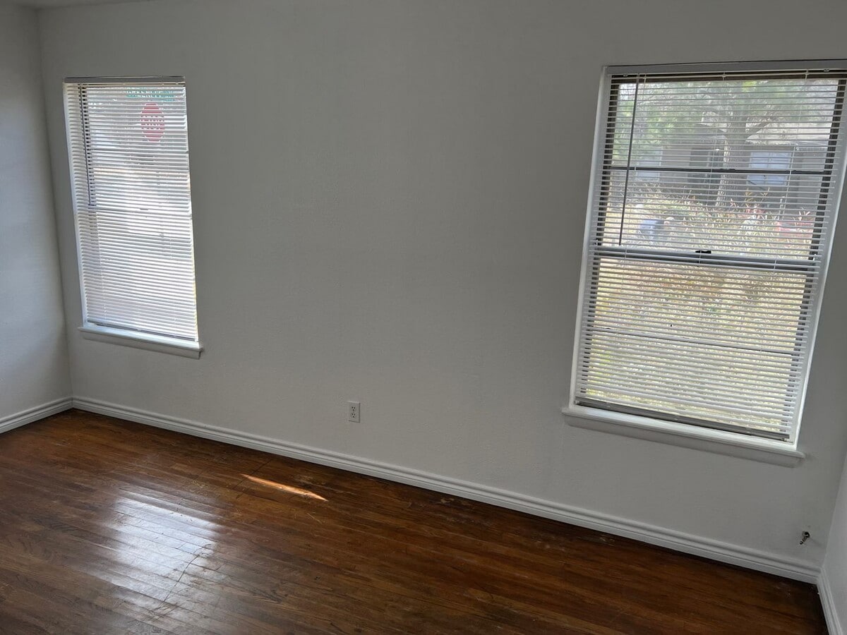 Photo - 1219 Knight St