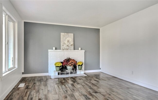 Photo - Huge fenced yard 3 Bedroom Fresh remodel