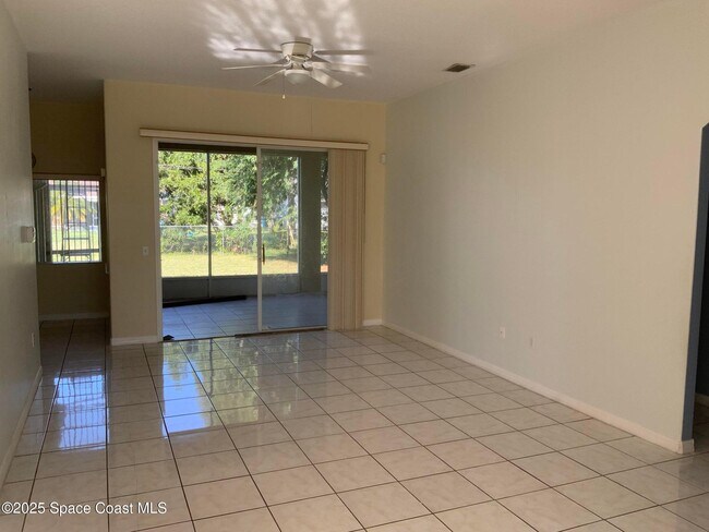 Photo - 1521 Gardenton St NW