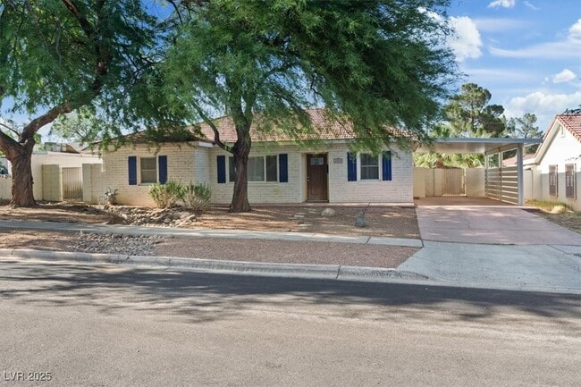 Building Photo - 1609 Chapman Dr Rental