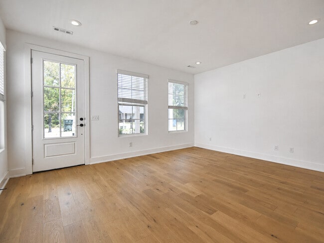 Photo - Hollywood Luxury Living