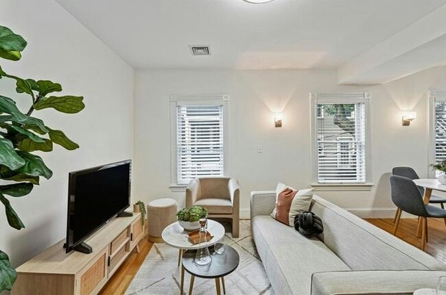 Photo - 296 W 3rd St Unit 32