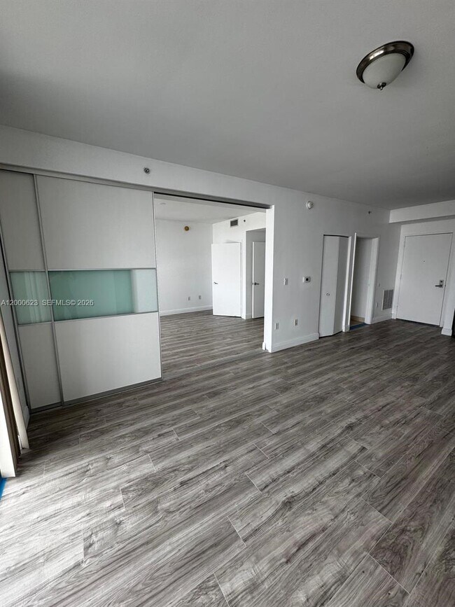 Photo - 90 SW 3rd St Unidad 1407