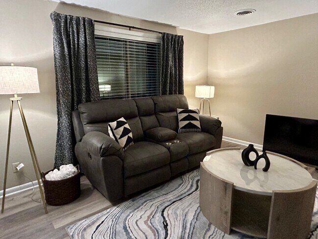 Photo - 917 Davis Blvd