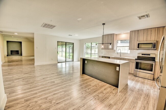 Photo - 15626 Whitewater Ln