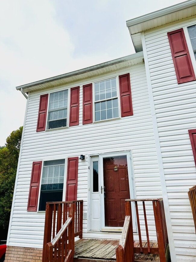 Building Photo - Spacious 2 Bedroom, 2.5 Bathroom Condo for Rent in Bristol, TN
