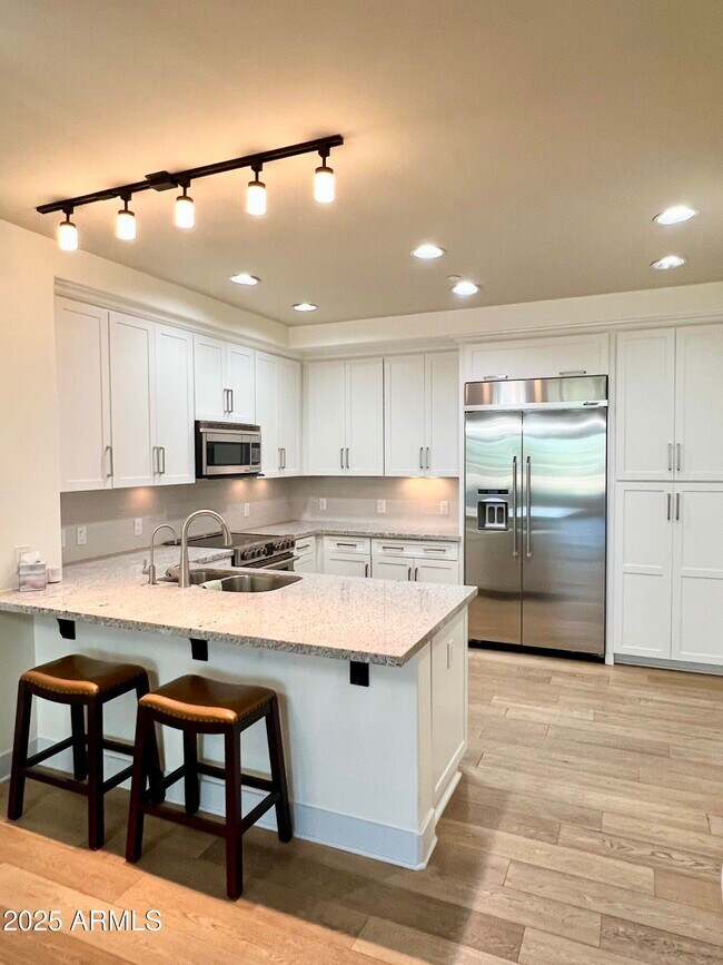 Building Photo - 4803 N Woodmere Fairway Unit 1004