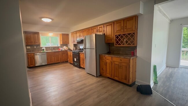 Building Photo - 25 Fellows Rd Rental