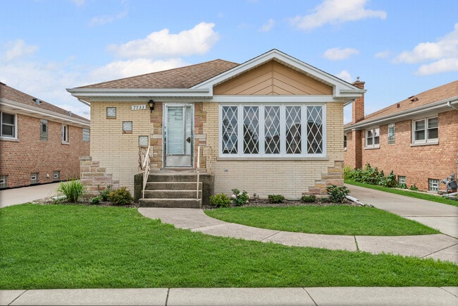Building Photo - 7733 W Wilson Ave Rental