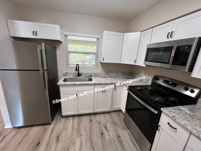 Photo - 1 Bed/1 Bath - Unit 17 Unit 17