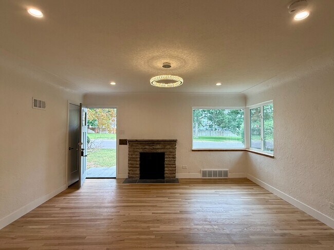 Photo - Beautifully remodeled mid-century modern h... House