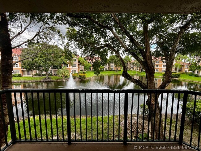 8701 Wiles Rd Unit 204
