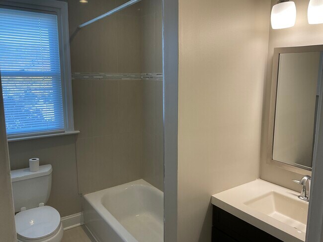 Photo - 1631 Elaine St Unit 2nd floor Apt