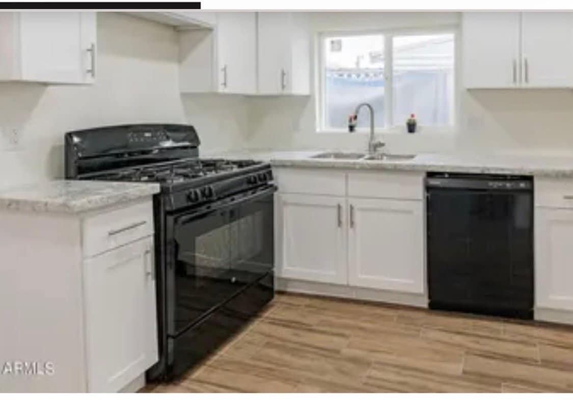 Photo - 206 E Kinderman Dr