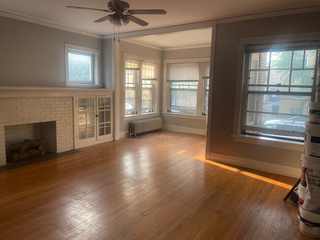 Photo - 1909 W Argyle St Apartments Unit 1