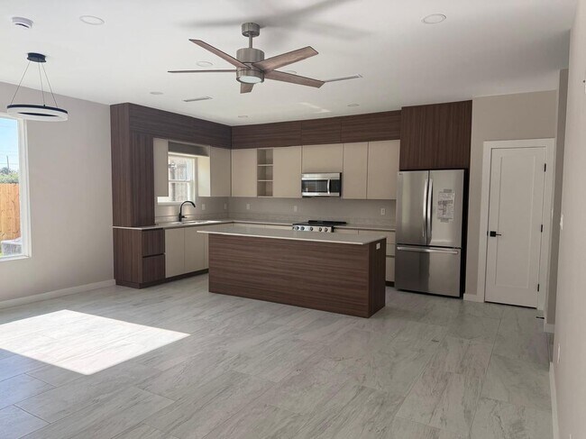 Photo - 2222 Corales St