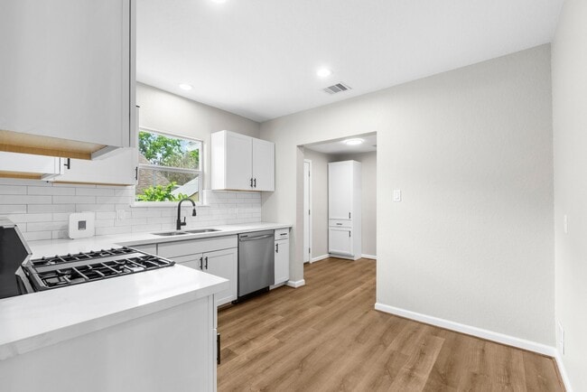 Photo - 3106 Michigan St