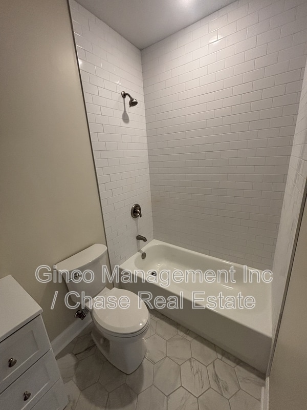 Photo - 11116 Front St