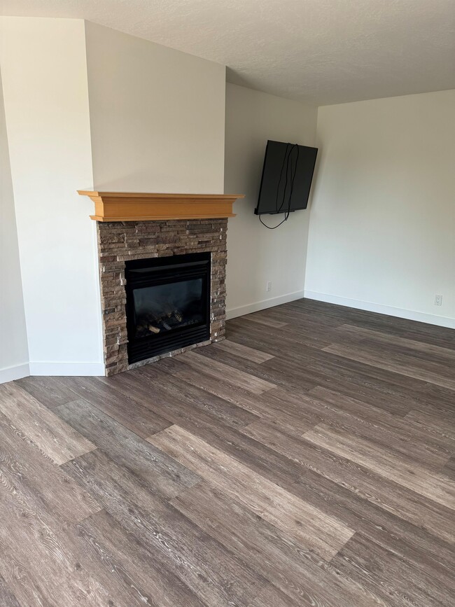 1654-3001654 10th Ave