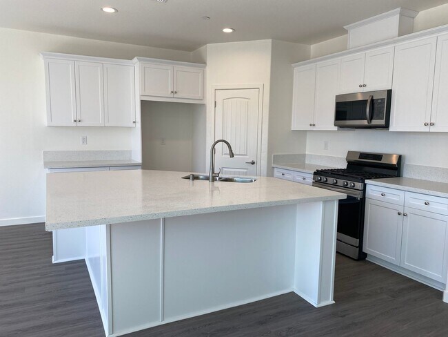 Photo - LIKE NEW!  3 BEDROOM, 2 BATH HOME FOR RENT