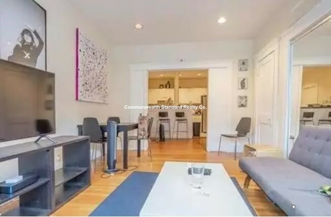 Building Photo - 94 Pleasant St Unit 2