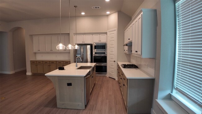 Photo - 512 Brockwell Bend