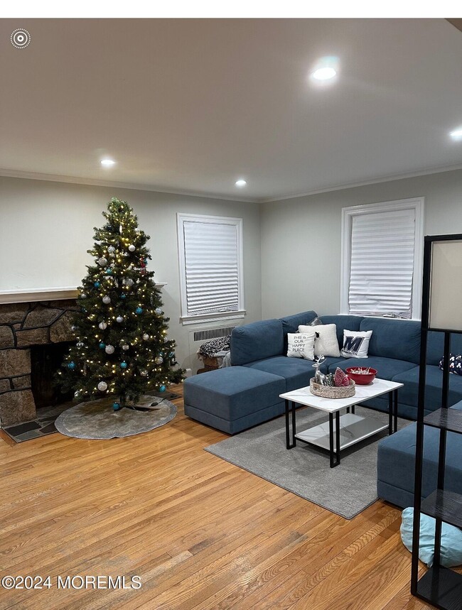 Photo - 240 Oakhurst Rd