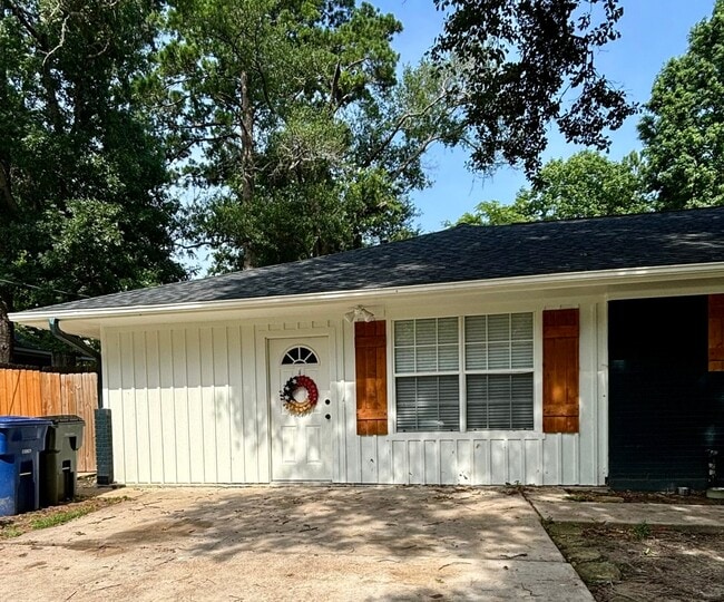 Building Photo - 1611 B Ave Rental