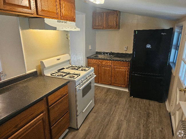 Building Photo - 305 Buttonwood St Rental