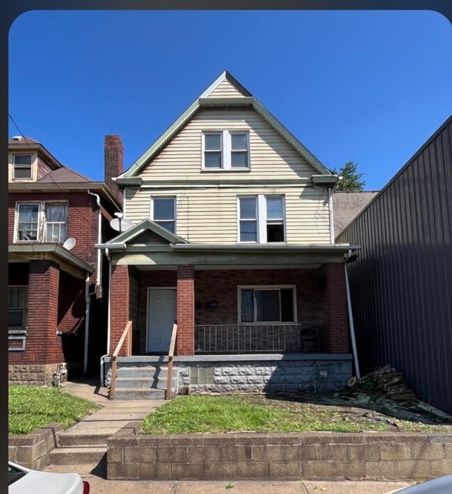 Building Photo - 211 Bessemer Ave Unit 2nd floor