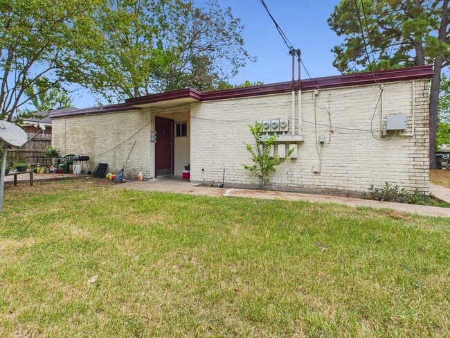 Photo - 308 Ehlinger Dr