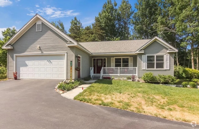Building Photo - Charming & Cheerful Ranch Retreat Rental
