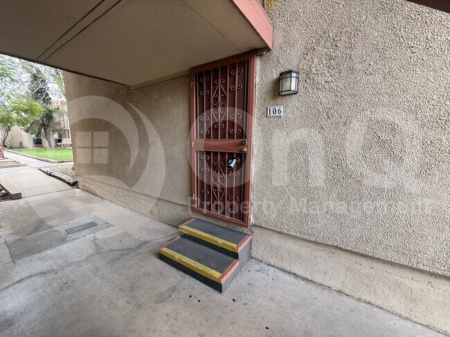 Building Photo - 1600 N Wilmot Rd Unit 106 Rental