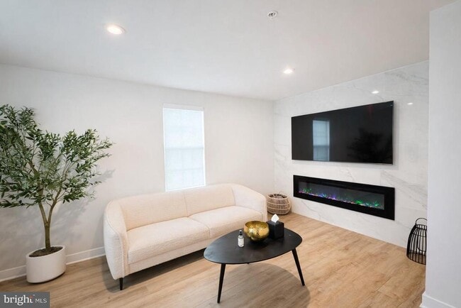 Photo - 134 Smt Pt Blvd