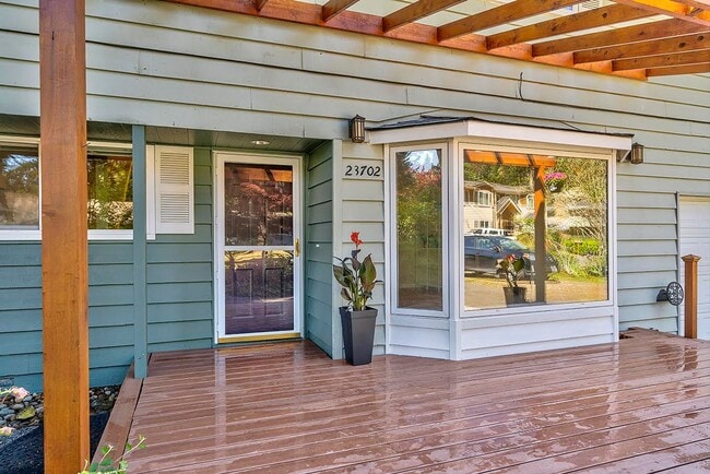 Photo - Edmonds 5 Bedroom 3.5 Bath Fully Fenced