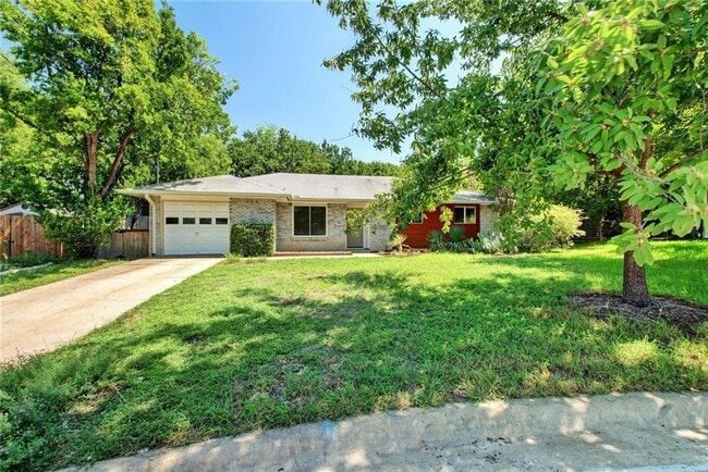 Photo - 900 Aurora Cir