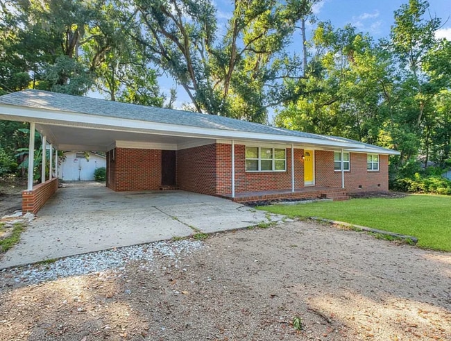 Photo - 123 Columbia Dr