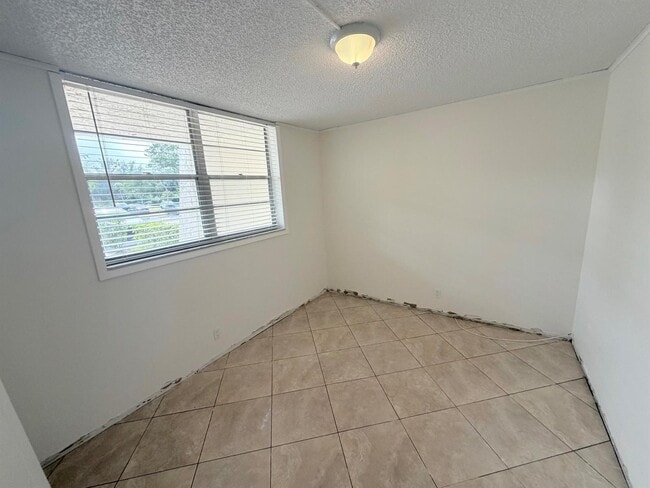 Photo - 9230 Lagoon Pl Unidad 110