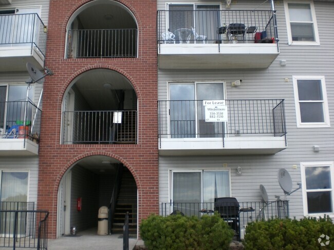 Building Photo - First Month's Rent FREE!! 2 bed 1Ba Top Fl... Rental