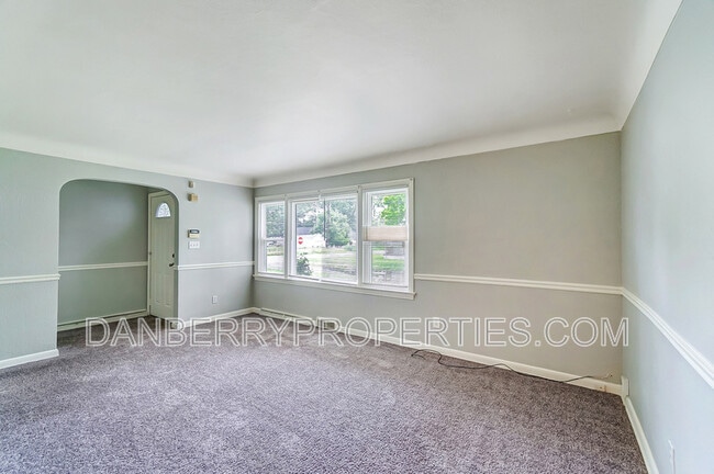 Photo - 833 Turner Ave