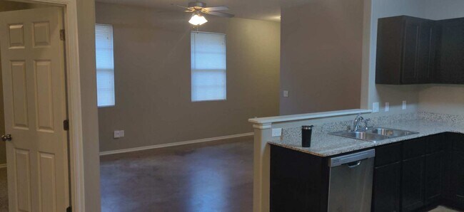 Photo - 112 Ashley Dr Townhome